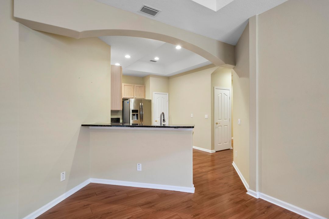 Activo con contrato: $435,000 (3 camas, 2 baños, 1718 Pies cuadrados)