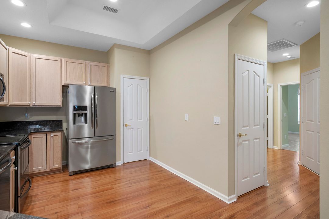 Activo con contrato: $435,000 (3 camas, 2 baños, 1718 Pies cuadrados)