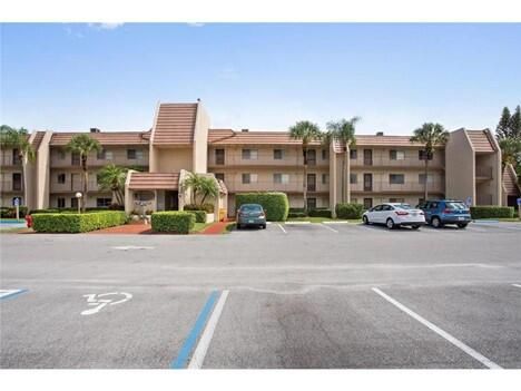 Active With Contract: $1,500 (2 beds, 2 baths, 939 Square Feet)