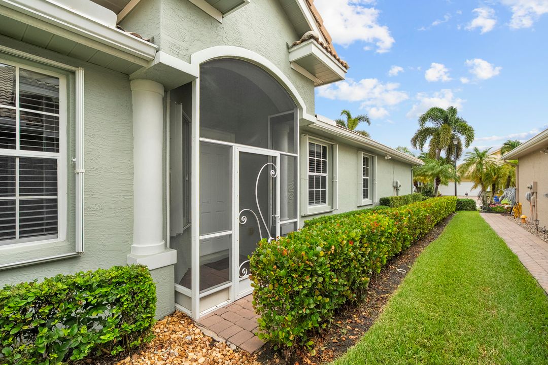 Activo con contrato: $435,000 (3 camas, 2 baños, 1718 Pies cuadrados)