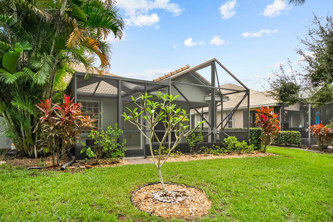 Activo con contrato: $435,000 (3 camas, 2 baños, 1718 Pies cuadrados)