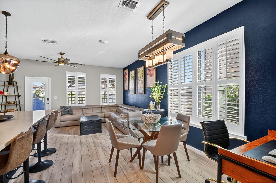 合同活跃: $3,100 (3 贝兹, 2 浴室, 1691 平方英尺)