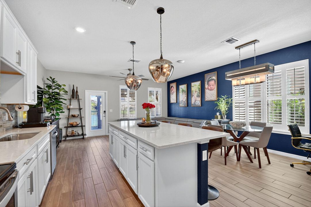 合同活跃: $3,100 (3 贝兹, 2 浴室, 1691 平方英尺)