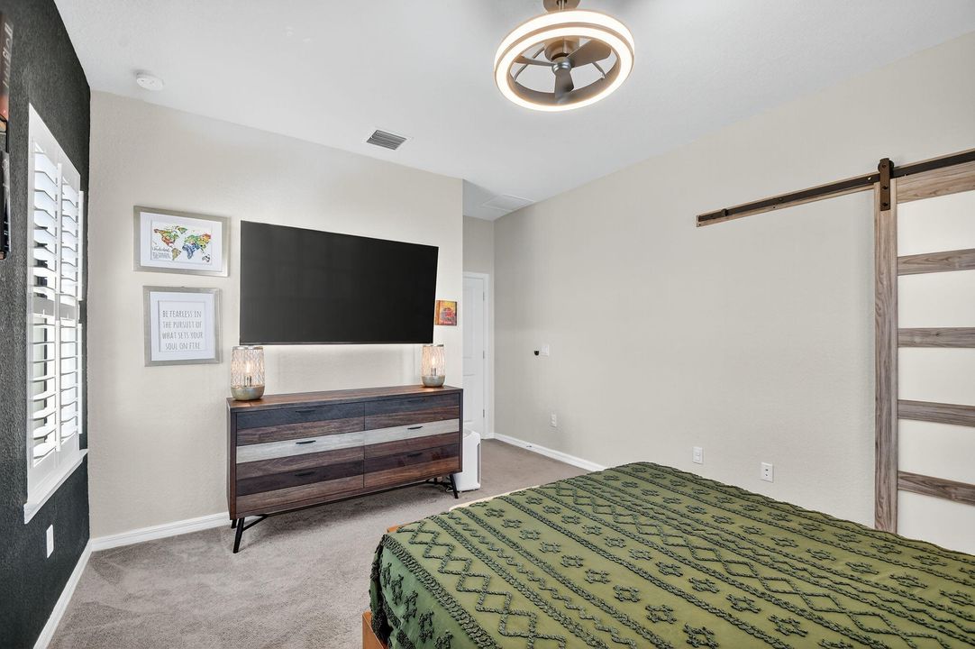 合同活跃: $3,100 (3 贝兹, 2 浴室, 1691 平方英尺)