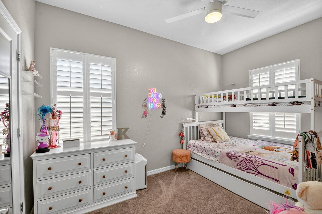 合同活跃: $3,100 (3 贝兹, 2 浴室, 1691 平方英尺)