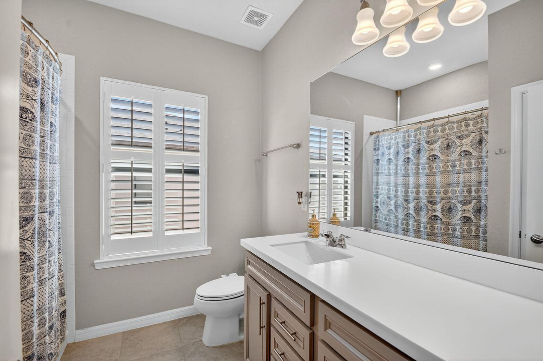 合同活跃: $3,100 (3 贝兹, 2 浴室, 1691 平方英尺)