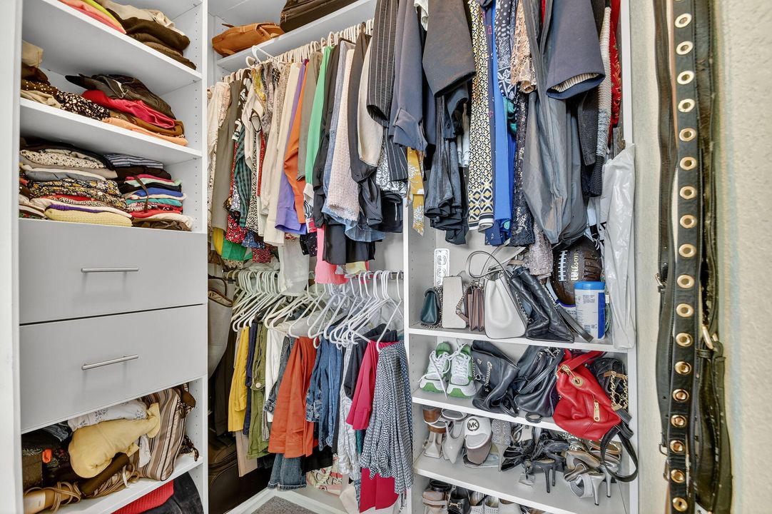 合同活跃: $3,100 (3 贝兹, 2 浴室, 1691 平方英尺)