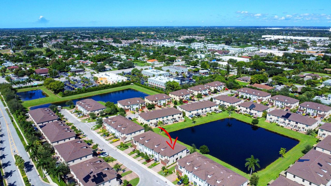 合同活跃: $3,100 (3 贝兹, 2 浴室, 1691 平方英尺)