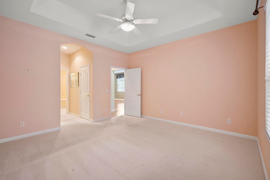 Activo con contrato: $435,000 (3 camas, 2 baños, 1718 Pies cuadrados)