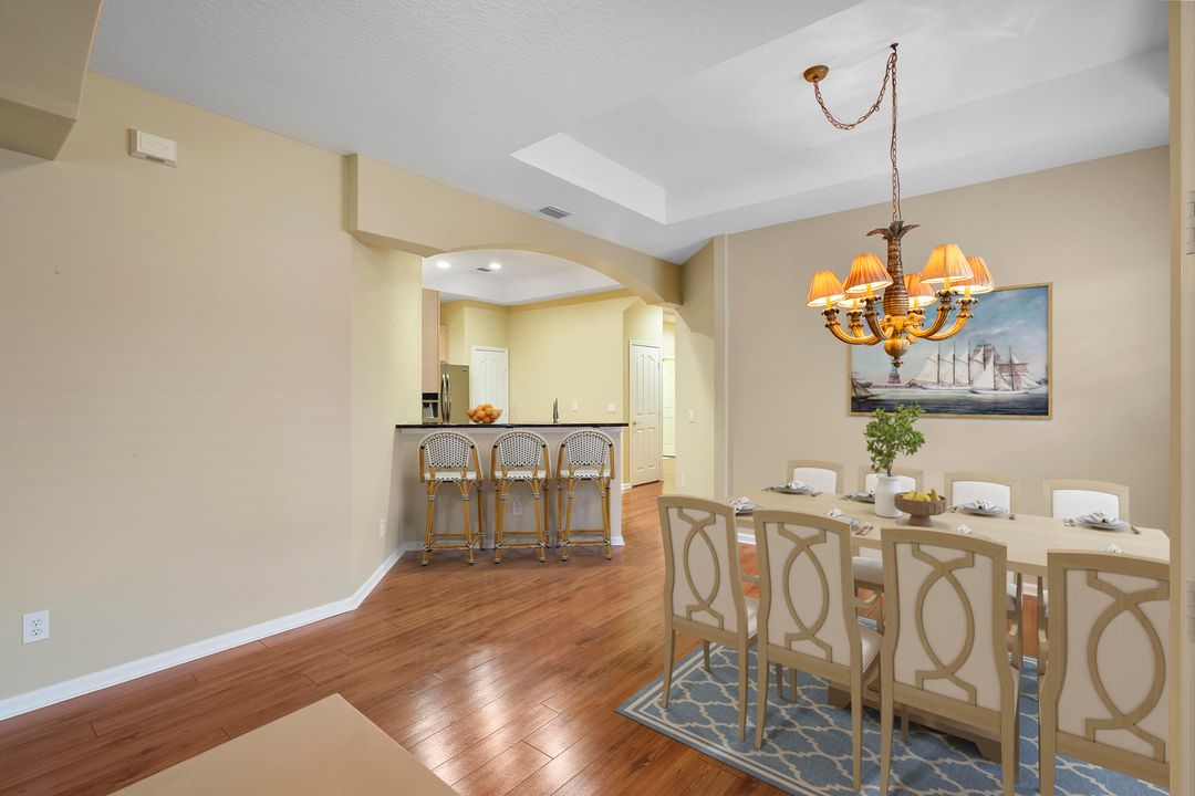 Activo con contrato: $435,000 (3 camas, 2 baños, 1718 Pies cuadrados)