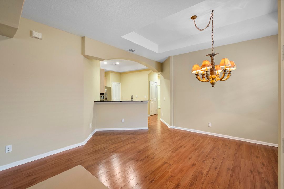 Activo con contrato: $435,000 (3 camas, 2 baños, 1718 Pies cuadrados)