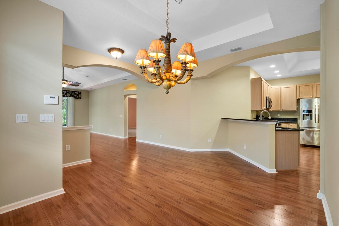 Activo con contrato: $435,000 (3 camas, 2 baños, 1718 Pies cuadrados)