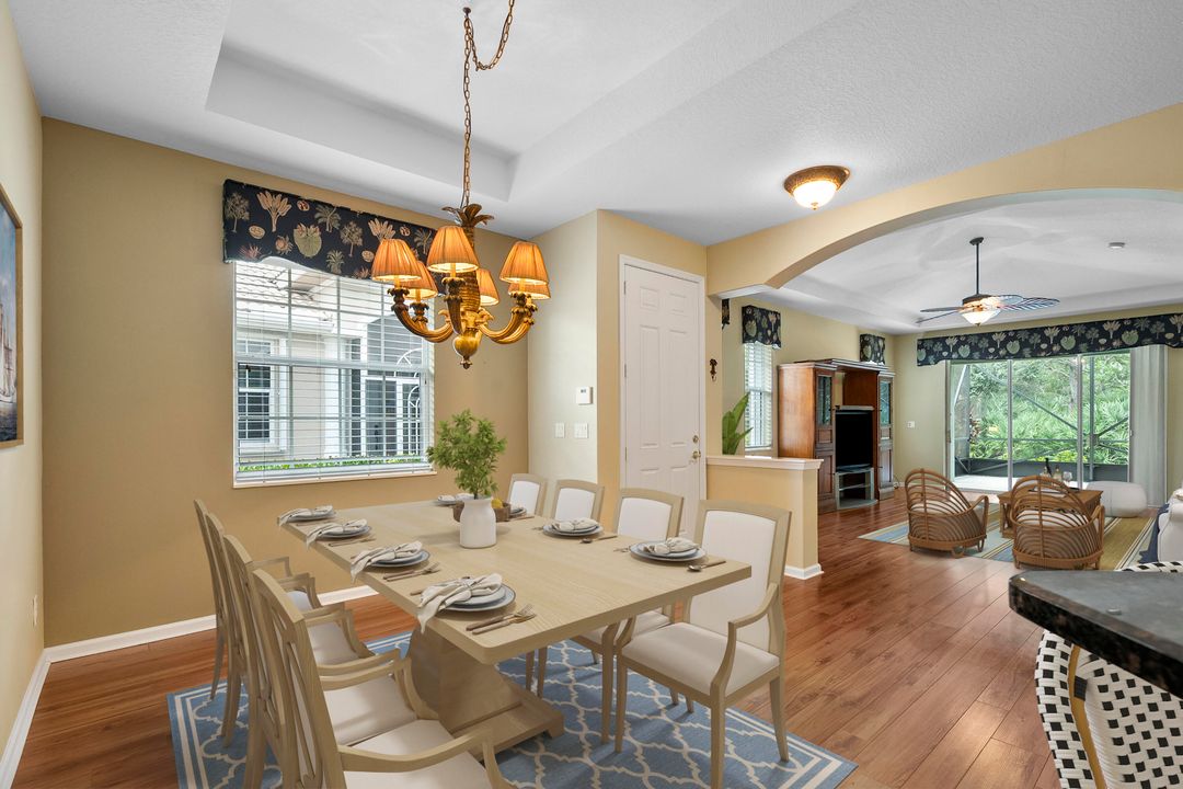 Activo con contrato: $435,000 (3 camas, 2 baños, 1718 Pies cuadrados)