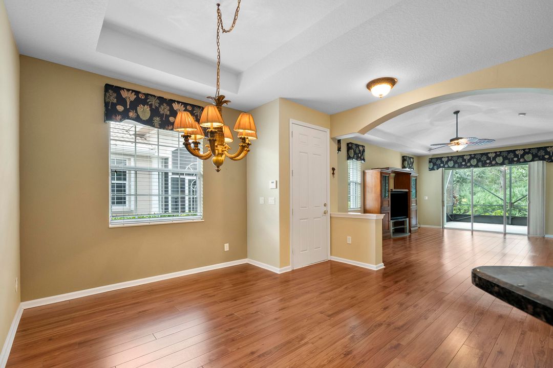 Activo con contrato: $435,000 (3 camas, 2 baños, 1718 Pies cuadrados)