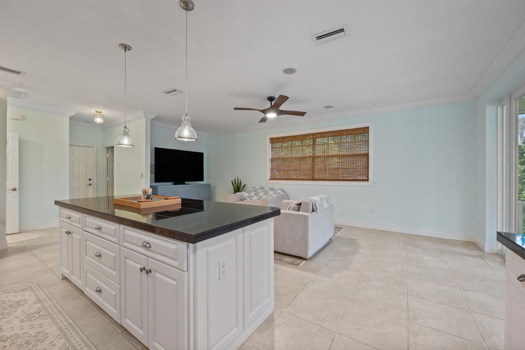 出租: $10,000 (3 贝兹, 2 浴室, 2376 平方英尺)