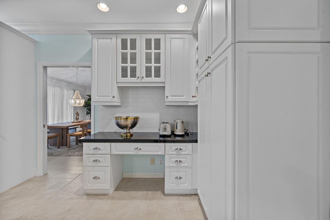 出租: $10,000 (3 贝兹, 2 浴室, 2376 平方英尺)