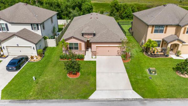 Недавно арендовано: $2,700 (4 спален, 2 ванн, 2040 Квадратных фут)