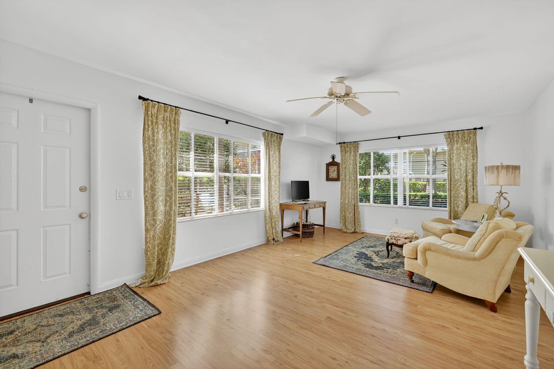 На продажу: $285,000 (2 спален, 2 ванн, 1374 Квадратных фут)