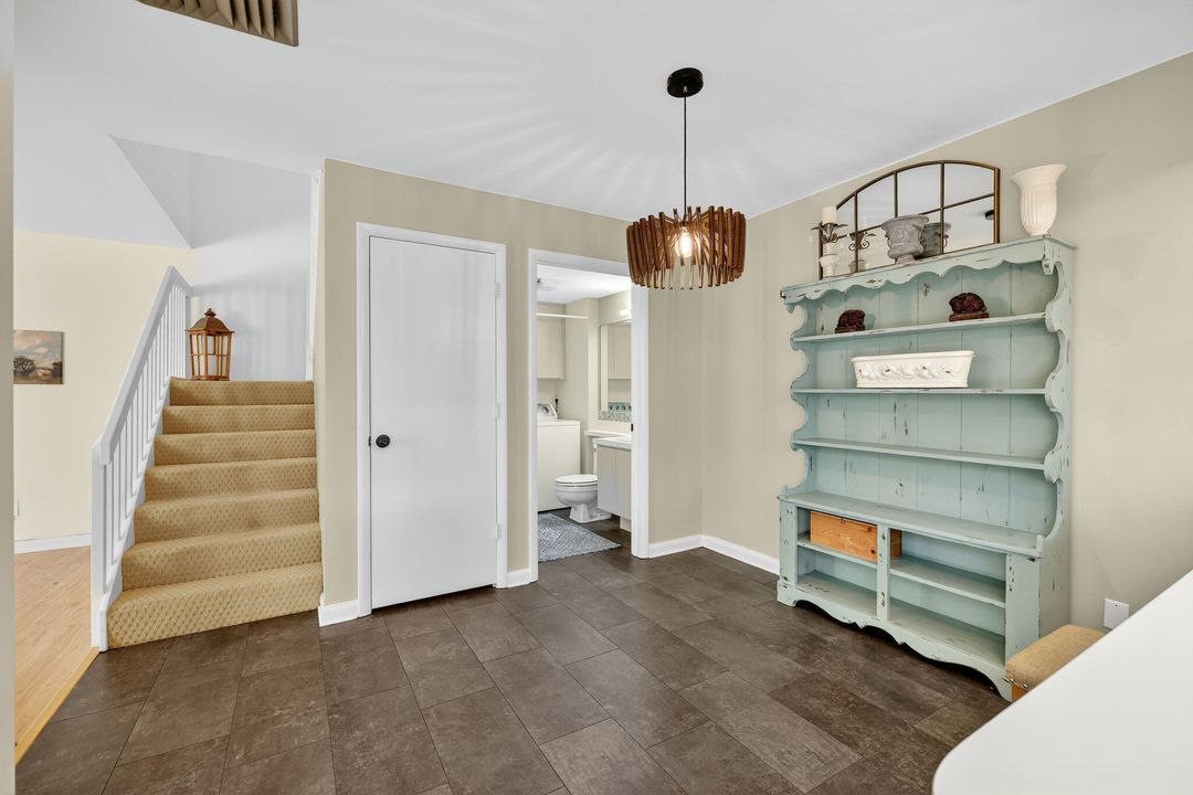 На продажу: $285,000 (2 спален, 2 ванн, 1374 Квадратных фут)