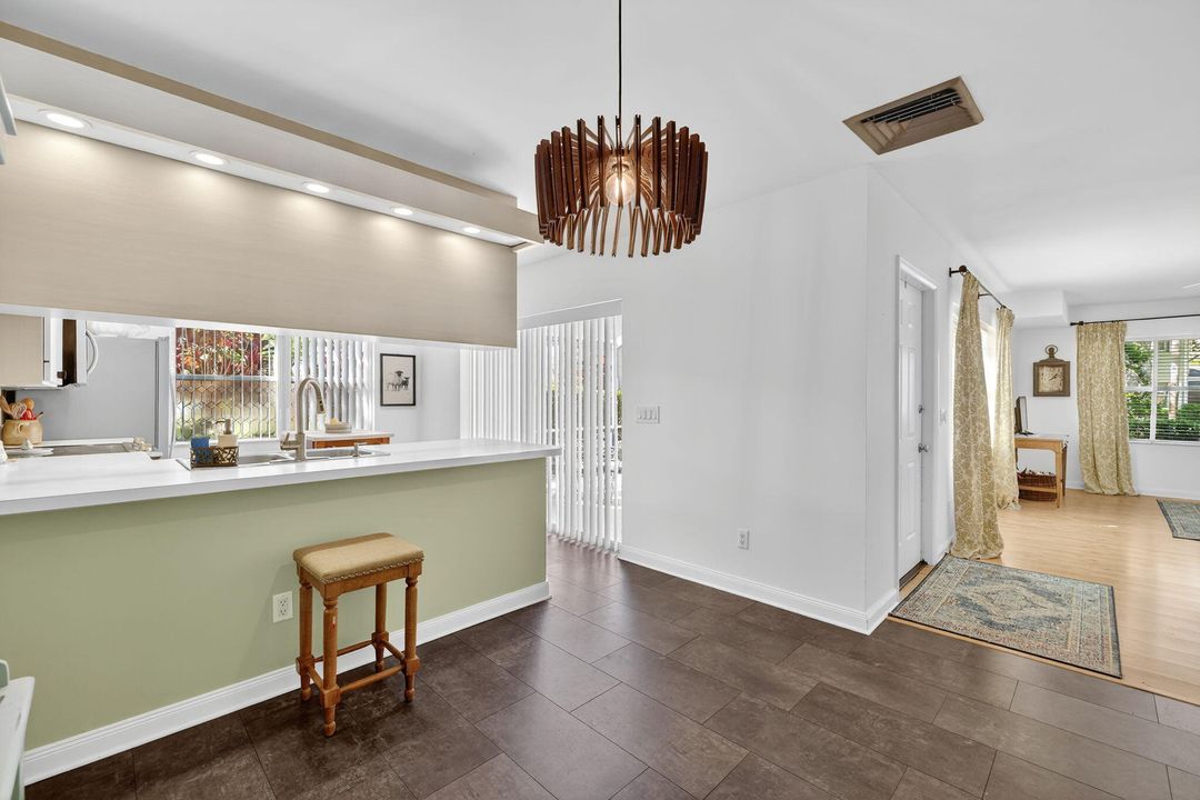 На продажу: $285,000 (2 спален, 2 ванн, 1374 Квадратных фут)