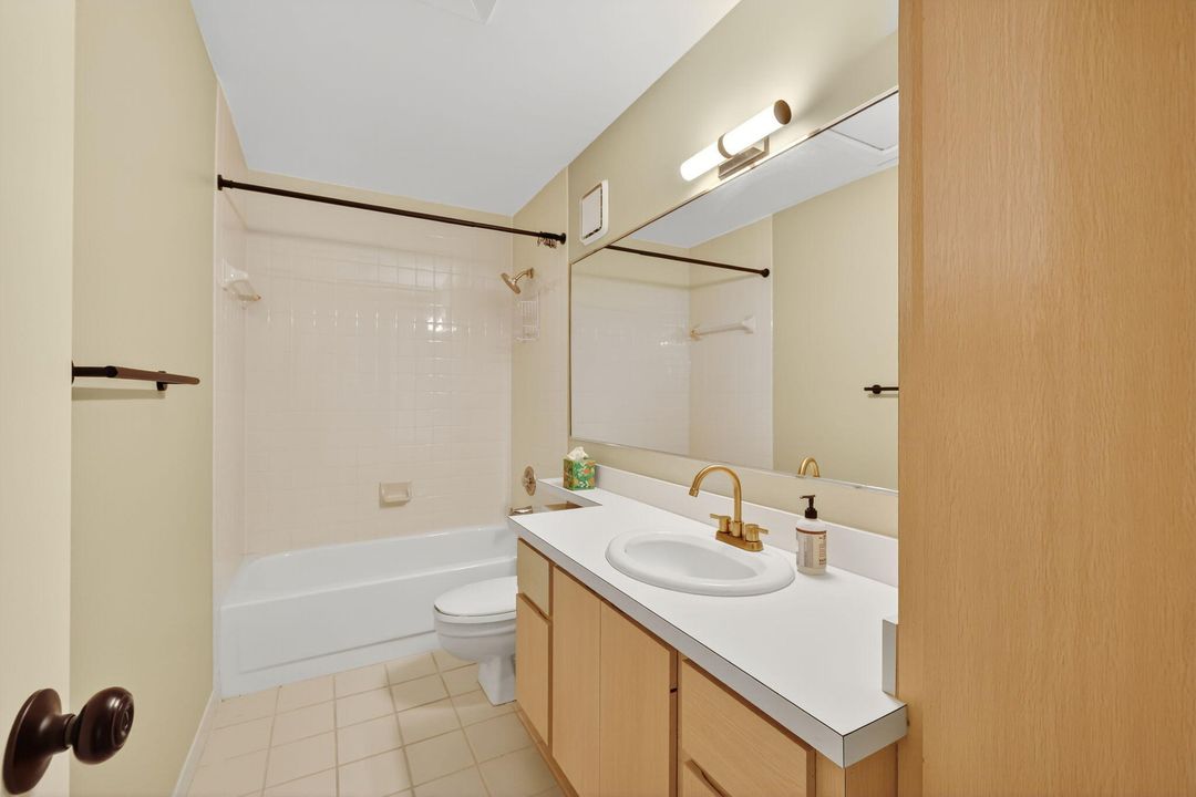 На продажу: $285,000 (2 спален, 2 ванн, 1374 Квадратных фут)