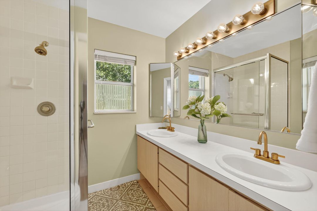 На продажу: $285,000 (2 спален, 2 ванн, 1374 Квадратных фут)