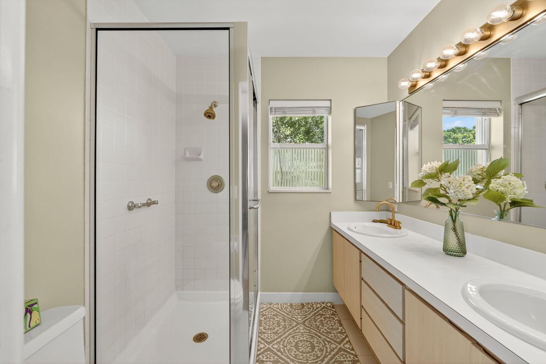 На продажу: $285,000 (2 спален, 2 ванн, 1374 Квадратных фут)