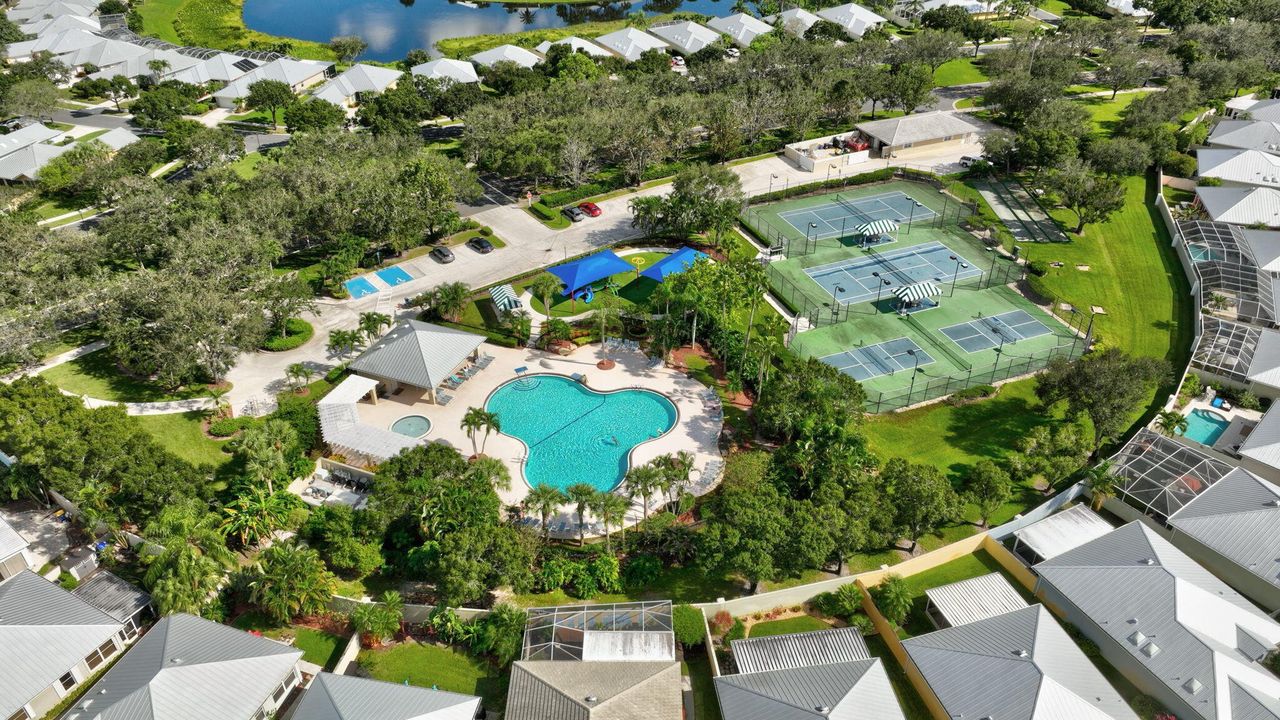 На продажу: $285,000 (2 спален, 2 ванн, 1374 Квадратных фут)