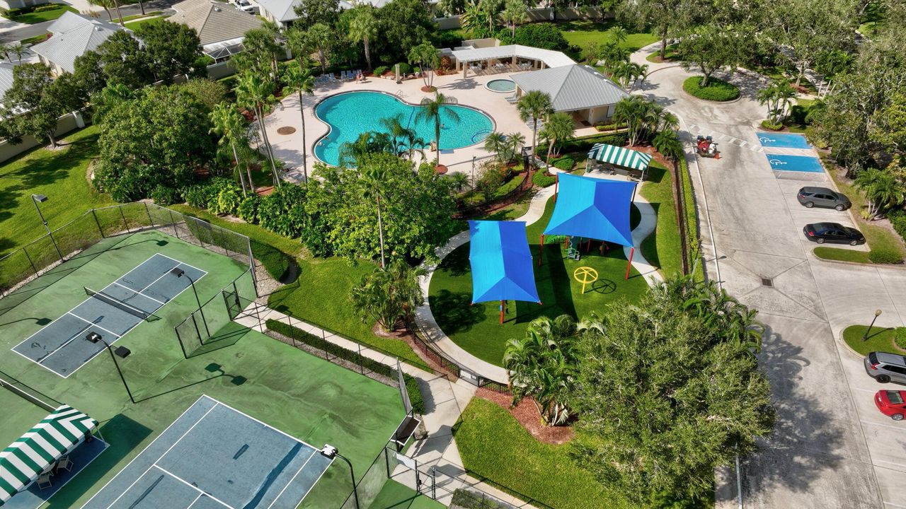 На продажу: $285,000 (2 спален, 2 ванн, 1374 Квадратных фут)