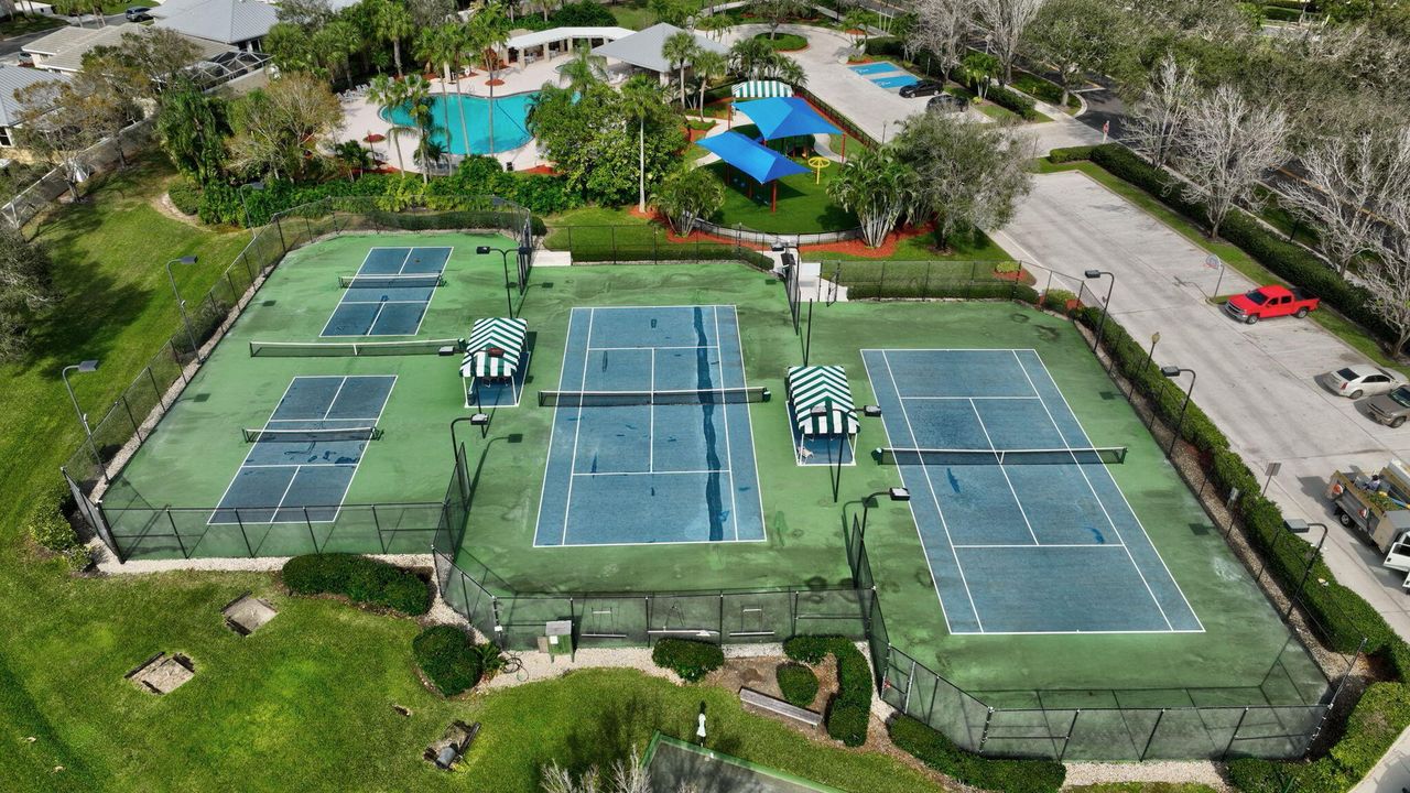 На продажу: $285,000 (2 спален, 2 ванн, 1374 Квадратных фут)