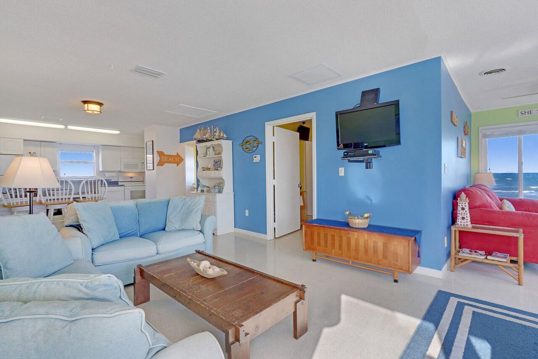 For Rent: $4,200 (2 beds, 1 baths, 925 Square Feet)