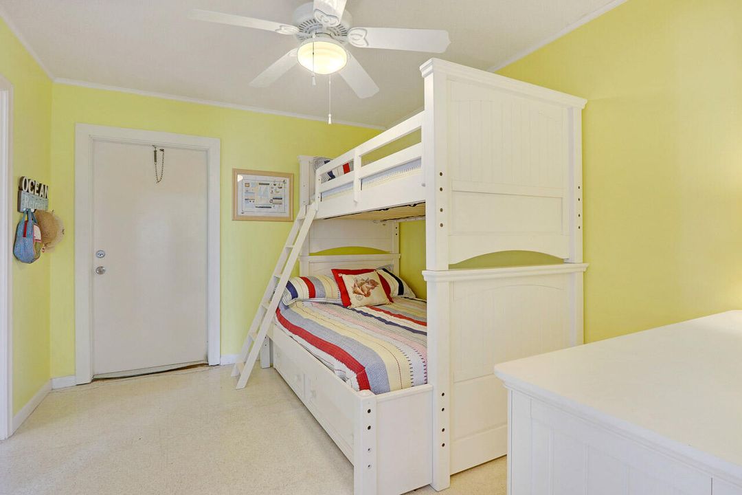 For Rent: $4,200 (2 beds, 1 baths, 925 Square Feet)