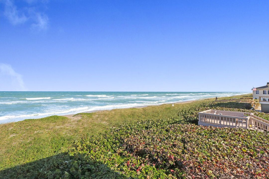 For Rent: $4,200 (2 beds, 1 baths, 925 Square Feet)