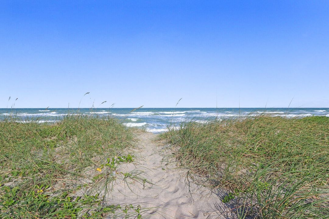 For Rent: $4,200 (2 beds, 1 baths, 925 Square Feet)