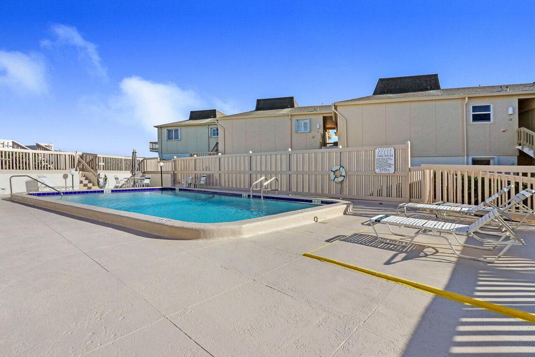 For Rent: $4,200 (2 beds, 1 baths, 925 Square Feet)