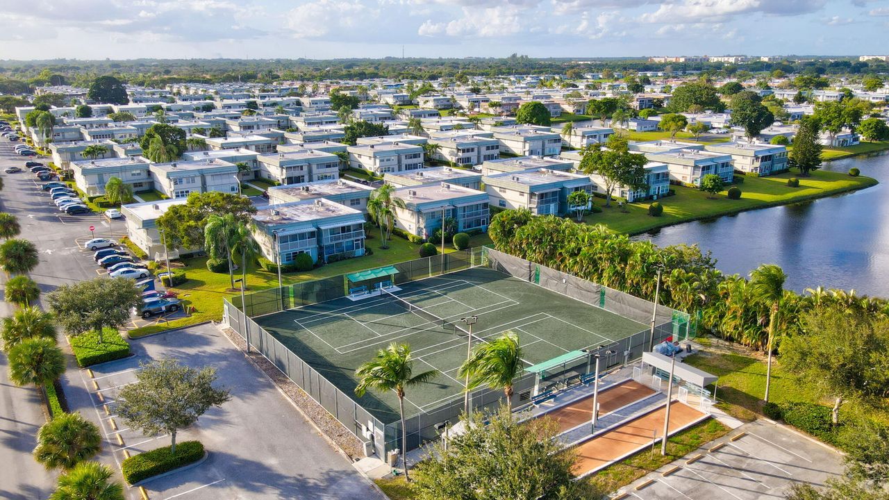 待售: $89,500 (2 贝兹, 2 浴室, 880 平方英尺)