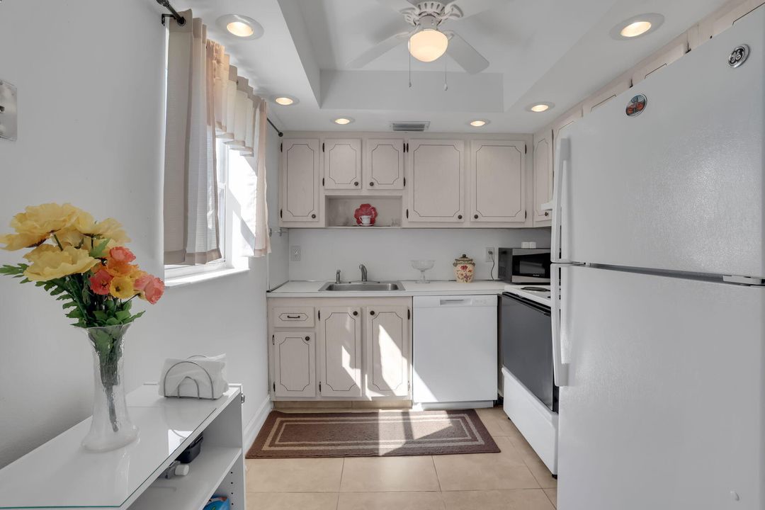 待售: $89,500 (2 贝兹, 2 浴室, 880 平方英尺)