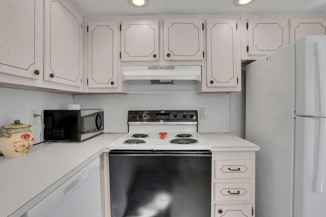 待售: $89,500 (2 贝兹, 2 浴室, 880 平方英尺)