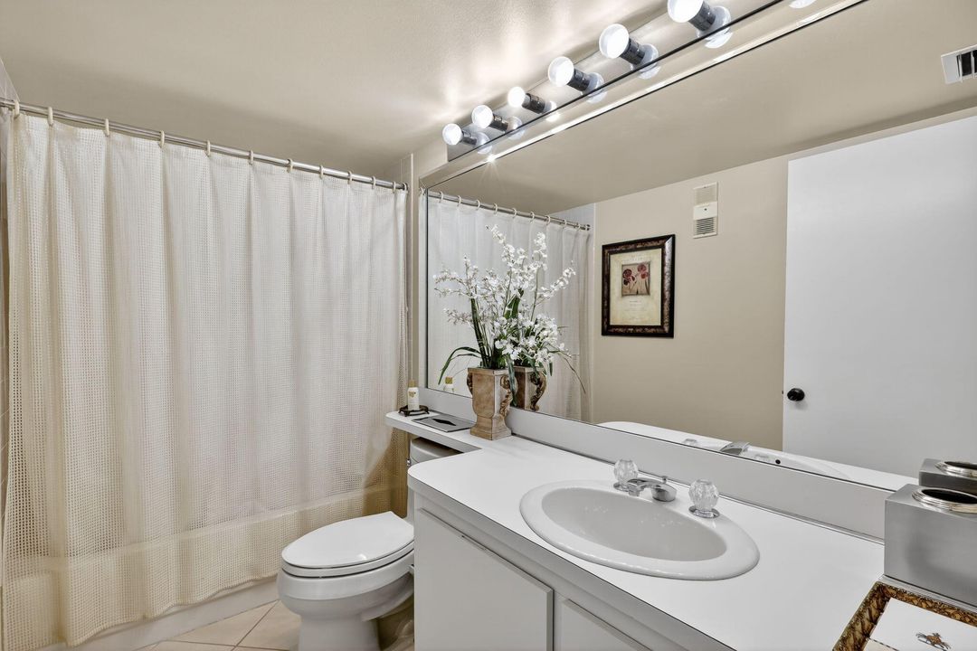 合同活跃: $239,900 (2 贝兹, 2 浴室, 1400 平方英尺)