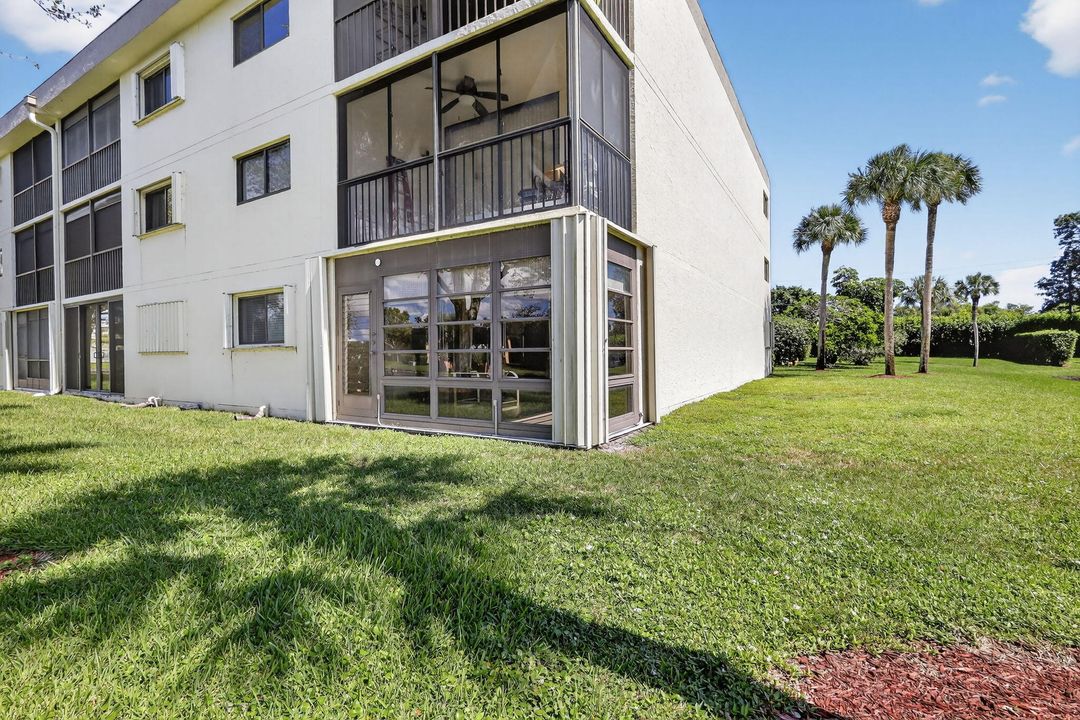 合同活跃: $239,900 (2 贝兹, 2 浴室, 1400 平方英尺)