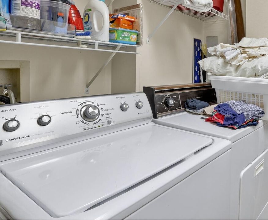 合同活跃: $239,900 (2 贝兹, 2 浴室, 1400 平方英尺)