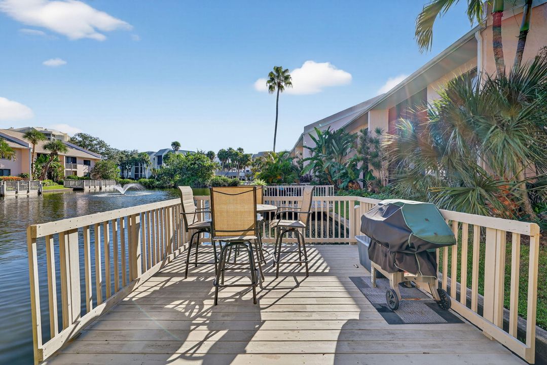 Под контрактом: $329,000 (2 спален, 2 ванн, 1154 Квадратных фут)