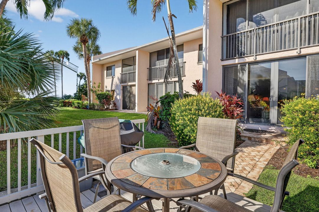 Под контрактом: $329,000 (2 спален, 2 ванн, 1154 Квадратных фут)