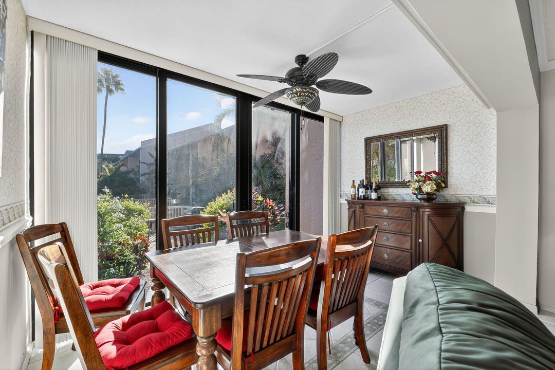 Под контрактом: $329,000 (2 спален, 2 ванн, 1154 Квадратных фут)