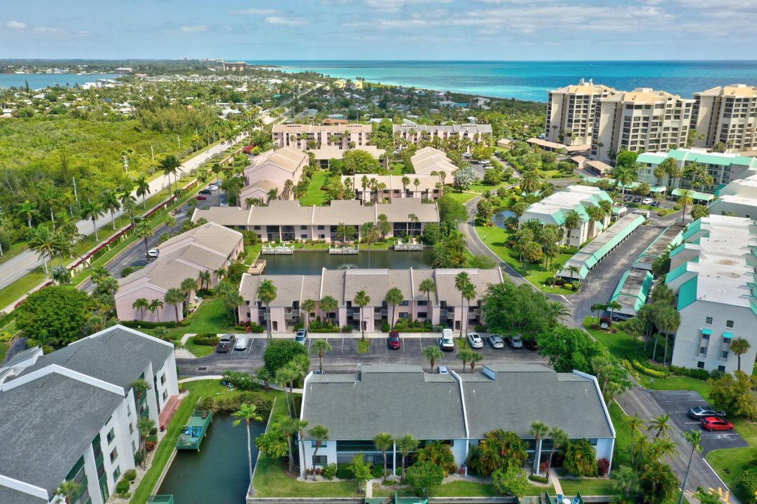 Под контрактом: $329,000 (2 спален, 2 ванн, 1154 Квадратных фут)