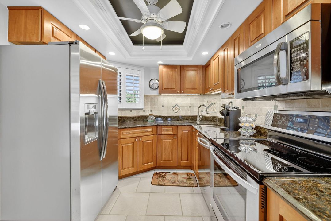 Под контрактом: $329,000 (2 спален, 2 ванн, 1154 Квадратных фут)