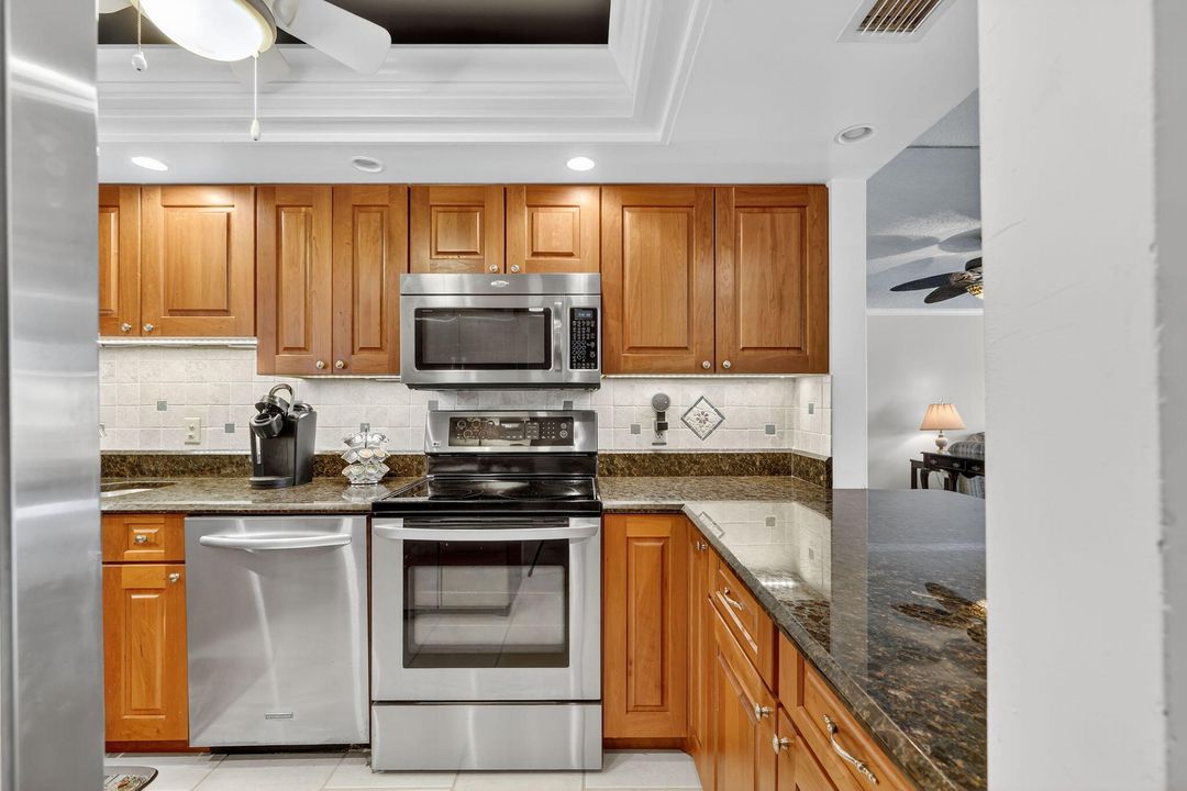 Под контрактом: $329,000 (2 спален, 2 ванн, 1154 Квадратных фут)