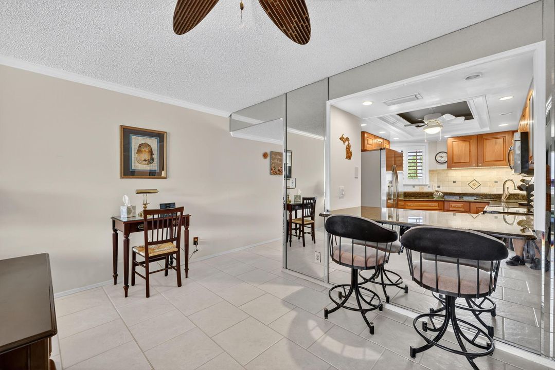 Под контрактом: $329,000 (2 спален, 2 ванн, 1154 Квадратных фут)