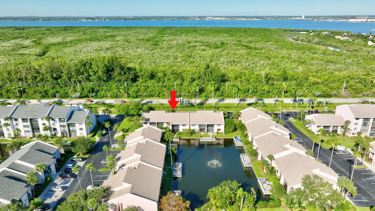 Под контрактом: $329,000 (2 спален, 2 ванн, 1154 Квадратных фут)