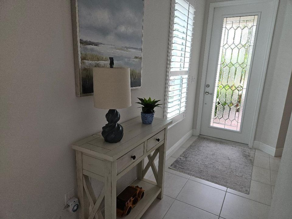 Active With Contract: $2,700 (2 beds, 2 baths, 1689 Square Feet)